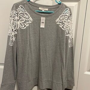 Loft grey top with white applique
